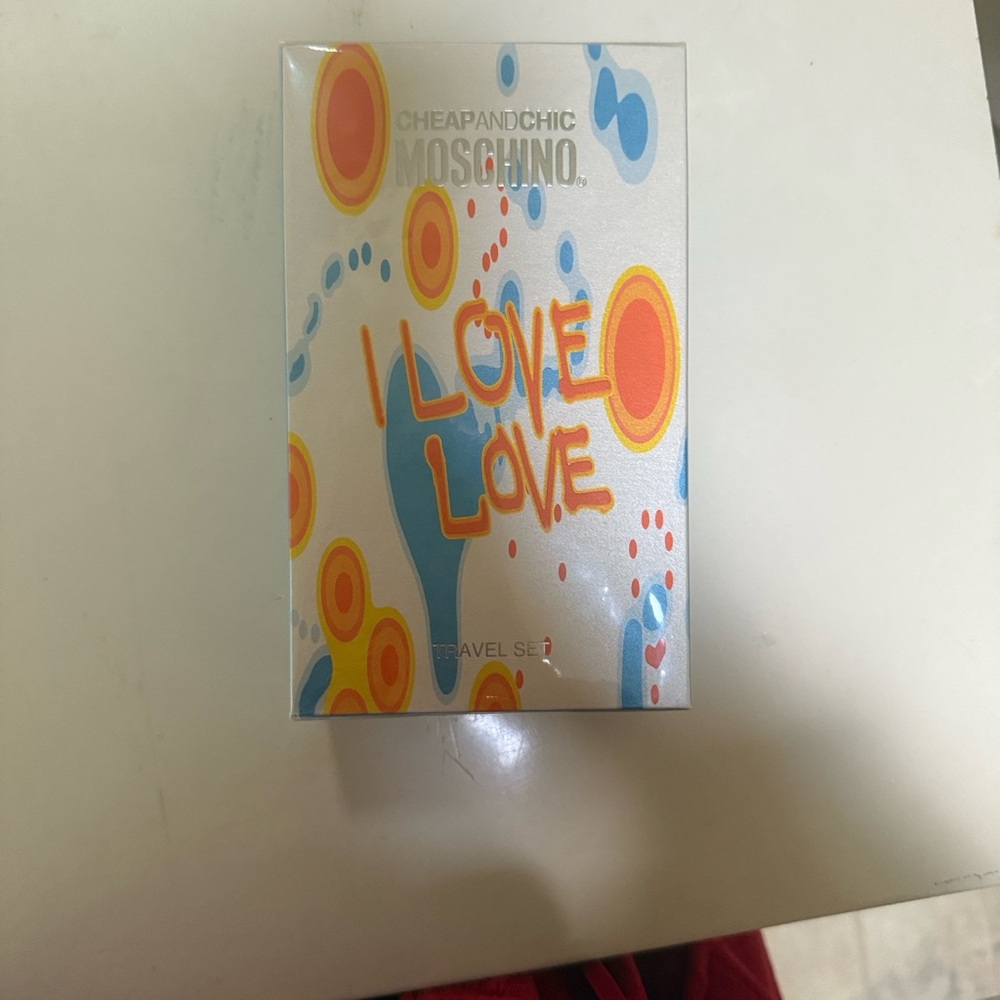 Moschino I Love Love Colorful Travel Set